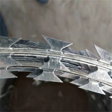 甘肅現貨不銹鋼刀片滾籠廠家供應武威監獄刀片刺絲張掖監獄刀片刺絲滾籠