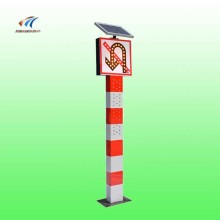 路口太陽(yáng)能警示柱 允許掉頭標(biāo)志柱led交通設(shè)施廠家