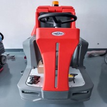 沃馳小型多功能駕駛式雙刷洗地機(jī)商場(chǎng)超市機(jī)場(chǎng)擦地車電動(dòng)刷地車